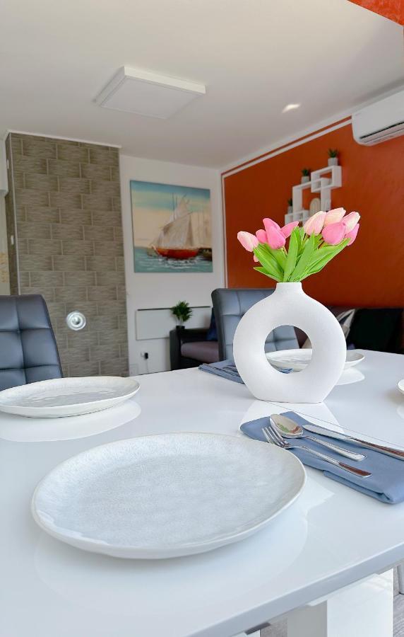 Luxury Apartment *